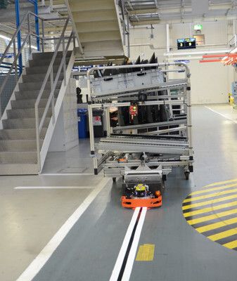 Der Aufbau des FTF kommt von Daimler, das FTF von Safelog und die Sensorik von Sick. (Bild: Weber)