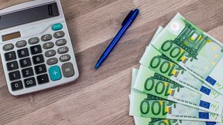 Einige steuerliche Erleichterungen für bestimmte Elektrofahrzeuge gelten nur noch in diesem Jahr: Unklar ist, ob für den Stichtag 31.12.2021 das Datum des Kaufvertrages entscheidend ist oder das der Zulassung. (Bild: gemeinfrei)