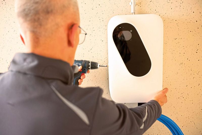 Der Run auf die Wallboxen ist groß – aber bei der Auswahl sind Mieter nicht immer frei.(Bild:  Telekom)