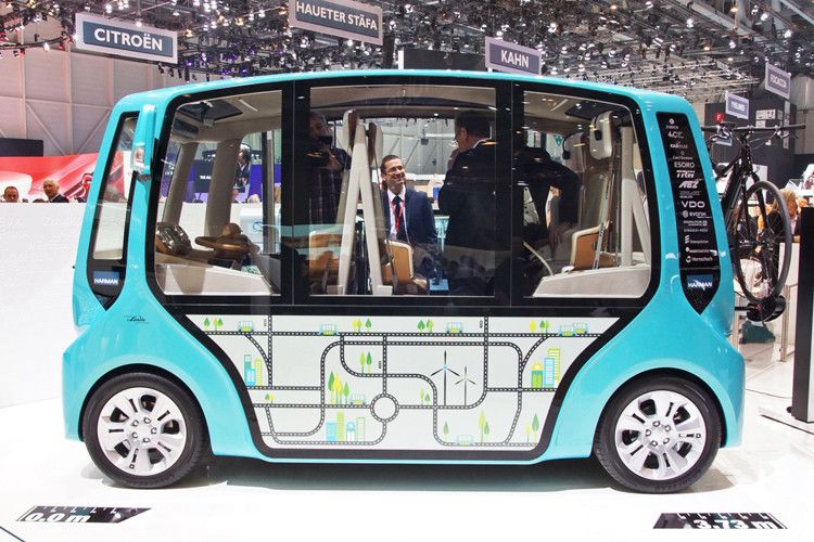 Quasi den Gegenentwurf zu diesem klassischen Supersportwagen liefert Rinspeed mit dem City-Bus Micromax. Das pfiffige Gefährt mit Stehplätzen und E-Antrieb ist Teil eines eigenen Mobilitätskonzepts. (Foto: sp-x)