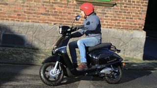 „Zündapp Bella E“ heißt das neue E-Modell des Elektrospezialisten Zwopro. (Bild: RKM)