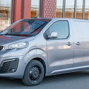 Gebaut werden E-Expert und E-Jumpy auf der PSA-eigenen Elektroplattform EMP 2 in Frankreich.(Bild:  Peugeot)