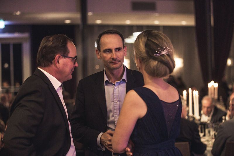 Werner Nieberle im Tête-à-Tête mit Mathias Büttner von Citrix und Moderatorin Margit Lieverz (v.l.n.r.). (artful rooms / VIT)