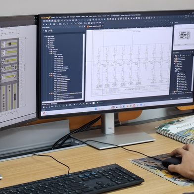 Die Anforderungen an industrielle Automatisierungslösungen verändern sich rasant. Anlagen werden individueller, Projektlaufzeiten kürzer – und internationale Normen komplexer. (Bild: WSCAD)