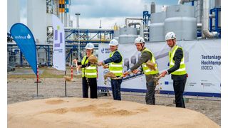 Foto von links: Anne Francken, Kaufmännische Geschäftsführerin BASF Infraservice & Solutions Lausitz, Jürgen Fuchs, Vorsitzender der Geschäftsführung BASF Infraservice & Solutions Lausitz, Nils Aldag, CEO Sunfire, Christian von Olshausen, CTO Sunfire.
 (Bild: BASF Infraservice & Solutions Lausitz)