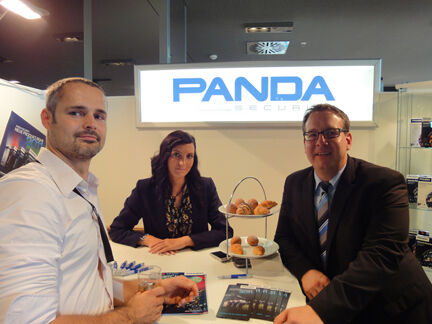 Markus Mertes und Denise Hinrichsen, Panda, mit einem Kunden. (Archiv: Vogel Business Media)