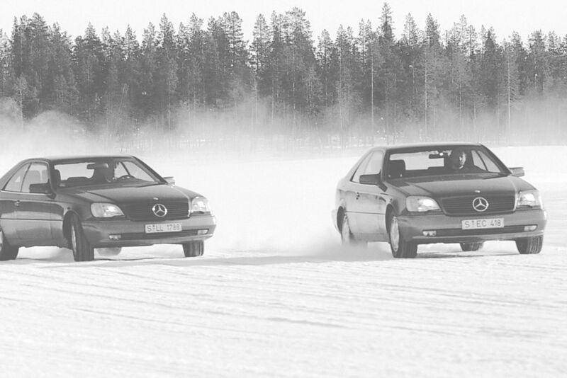 ESP-Testfahrten in Schweden mit dem S-Klasse Coupé im Jahr 1994. (Daimler)