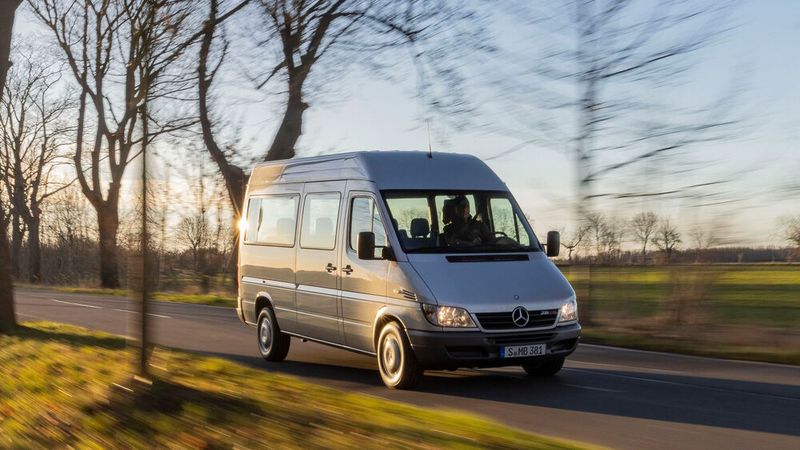 Bald gibt es weiteren Grund zu feiern: Der 5-millionste Sprinter soll demnächst ausgeliefert werden.  (Bild: Mercedes-Benz)