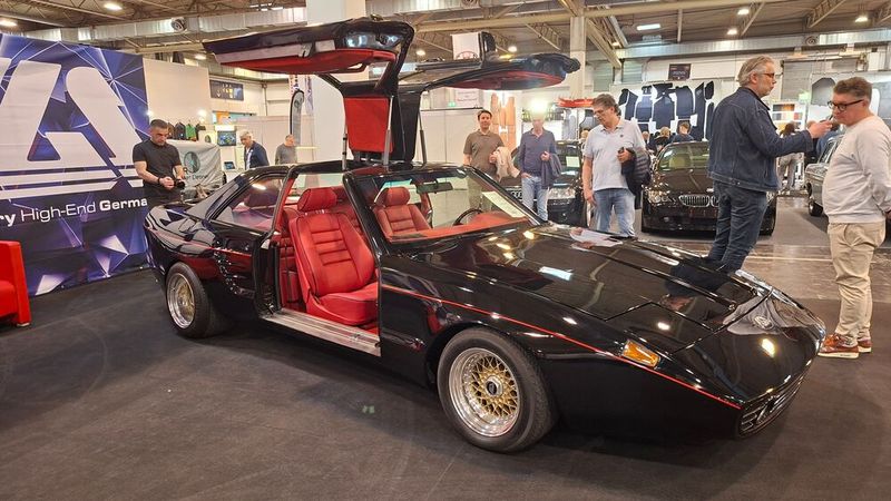Der SGS Arrow C1, ein radikaler Umbau eines Mercedes-Benz 500 SEC. Er verfügt über Flügeltüren, ein Widebody-Kit und eine Front im Stil des C 111-Konzeptautos. Es wurden weniger als zehn Exemplare gefertigt, oft mit aufwendiger Innenausstattung... (Bild: Dominsky – VCG)