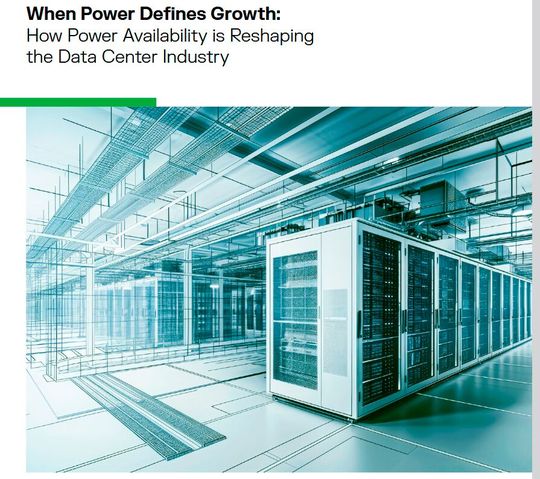 „Data Center Power Report 2026“ von Bloom Ernergy: Die nächste Generation von Rechenzentrumsarchitekturen wird in den nächsten zwei Jahren Einzug halten. Es wird erwartet, dass zentrale Busways mit höherer Spannung und Gleichstromverteilungsarchitekturen (DC) diesen Wandel anführen werden: Bis Ende 2028 rechnen 60 Prozent der Befragten mit der Einführung von zentralen Busways mit hoher Spannung und 45 Prozent mit der Einführung von Datacenter-Architekturen. Diese Designs werden wahrscheinlich in Rechenzentren integriert, deren Entwicklung in diesem Jahr beginnt.(Bild:  Bloom Energy)