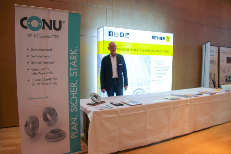 Reyher präsentierte an seinem Stand Conu – die Kegelmutter für ebene Oberflächen. (Bild: VCG/Juliana Pfeiffer)