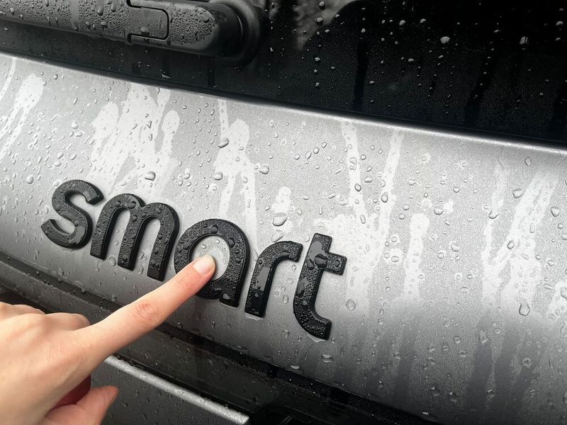 Um den Kofferraum zu öffnen, muss man übrigens aufs „A“ drücken. (Bild: Simon – VCG)