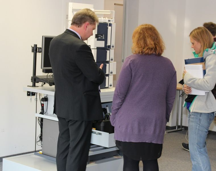 Teilnehmer informierten sich über die normgerechte Entsorgung von HPLC-Abfällen. (Bild: LABORPRAXIS)