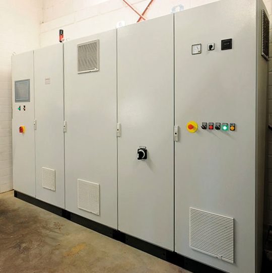 Moderne Automationssysteme benötigen deutlich weniger Schaltschränk-Stellfläche als bisher.(Bild:  Kitzmann)