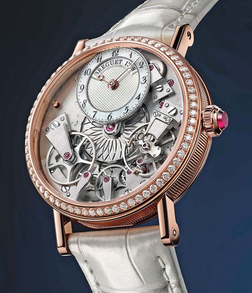Avec ce garde-temps automatique, Breguet réussit le pari de féminiser une pièce dont l’essence esthétique réside dans la mécanique horlogère, domaine pour beaucoup réservé aux hommes. (Breguet)