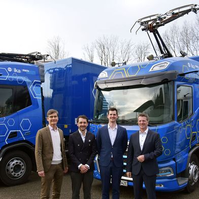 Vom 01.01.2022 bis 31.12.2025 lief das Forschungsprojekt "BEE: BEV Goes eHighway". Im Rahmen dessen haben das ika und das PEM der RWTH Aachen zusammen mit DAF Trucks zwei DAF XD Electric  um ein neu entwickeltes Pantographensystem erweitert.  (Bild: ika RWTH Aachen)