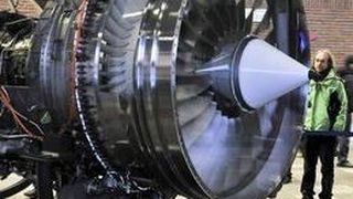 Zum Start der Langen Nacht der Wissenschaften am 8. Juni 2013 um 16 Uhr wird die TU Berlin die Dauerausstellung eines Flugzeugtriebwerks in einem Glaspavillon an der Straße des 17. Juni eröffnen. (Bild: TU Berlin)