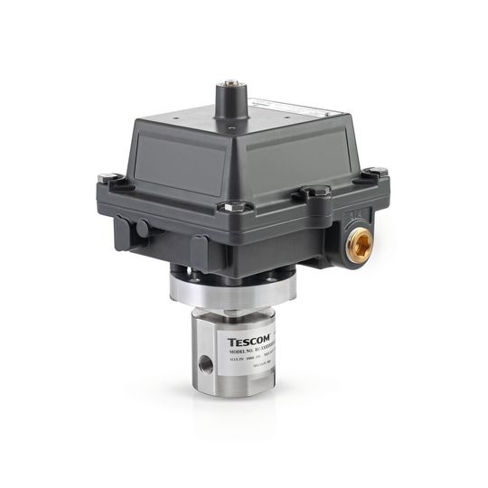 Das motorisierte Emerson Tescom RC-X Einspritzraten-Regelventil unterstützt Offshore- Raffinerien durch eine präzise, reproduzierbare Chemikalieneinspritzung bei der Reduzierung von Chemikalienverbrauch, Ausfallzeiten und Gesamtbetriebskosten.(Bild:  Emerson)