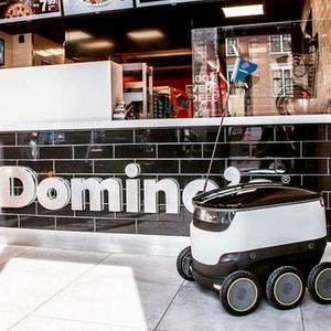 Pizzabotendämmerung: Pizza von Domoni's wird künftig von einem fahrenden Roboter ausgeliefert - zumindest versuchsweise. (Bild:  Starship)