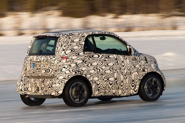 Selbst vom Beifahrersitz aus kann man spüren, wie gut das neue Setup dem Fahrkomfort bekommt. (Foto: Daimler)