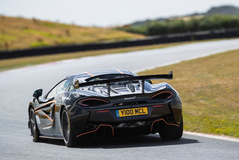 So eindrucksvoll die Beschleunigung auf der Geraden auch sein mag, noch spektakulärer souverän verhält sich der McLaren in Kurven. (Bild: McLaren)