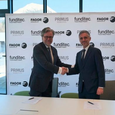 Europa hat einen Primus für Humanoide! Nach der Vereinbarung zur Kooperation und Gründung von Primus Robotics (von links): Juan Etxebarria, Leiter der Geschäftsentwicklung bei Fagor Arrasate, und Alejandro Echeverría, Geschäftsführer von Funditec Intelligence ... (Bild: Fagor Arrasate)