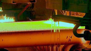 Eine, wie es heißt, neuartige Anlage zur Erzeugung von „grünem“ Eisen ist Ende letzter Woche in Lingen in Betrieb gegangen, wie die dpa berichtet. Mit klimaneutral gewonnenem Wasserstoff soll hier die Energiewende unterstützt werden. Lesen Sie hier mehr dazu ... (Bild: RWE)