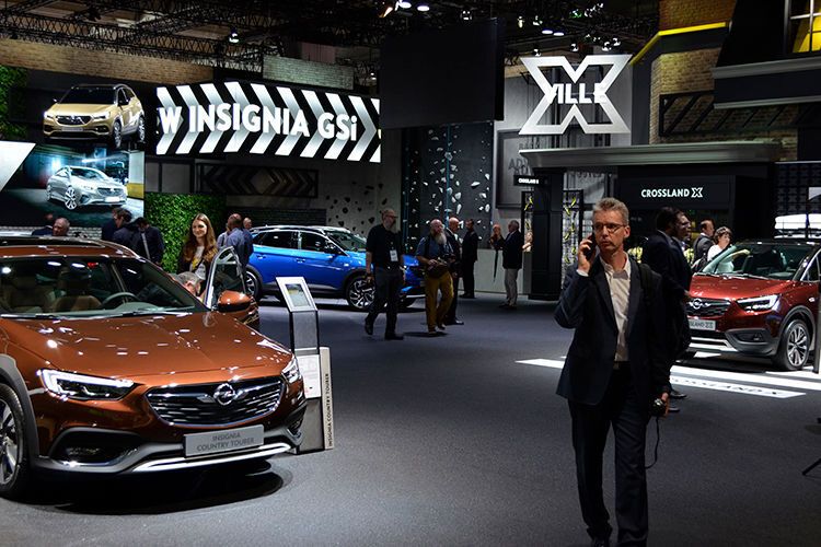Der Opel-Stand auf der diesjährigen IAA in Halle 8. (Rehberg/»kfz-betrieb«)