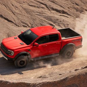 Die Diesel-Versionen des Raptor mit dem 2,0-Liter-Vierzylinder und 3,0-Liter-V6 folgen im nächsten Frühjahr.(Bild:  Autoren-Union Mobilität / Ford)