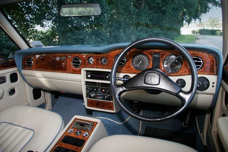 Die Tür schließt sich, der Mensch im Inneren dieser Limousine fühlt sich wie ein Diamant im Tresor. (Wolfgang Blaube)