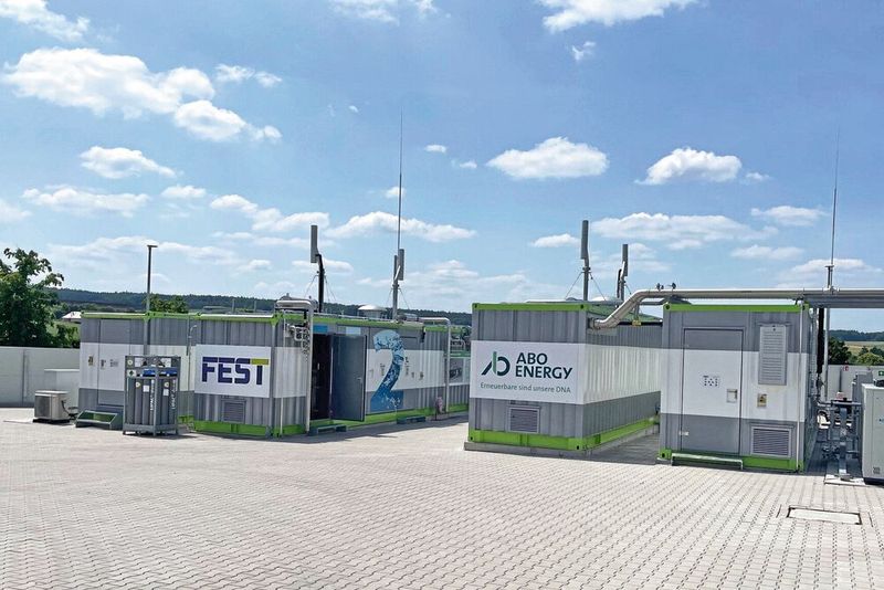 Das Wasserstoffprojekt in Hünfeld-Michelsrombach besteht aus Elektrolyseur,   Tankstelle und Trailer-Abfüllstation.(Bild:  Jumo)