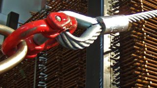 Viele Unfälle im Schwerlastverkehr könnten durch eine richtige Ladungssicherung vermieden werden. Bild: Roman Mayer Group (Archiv: Vogel Business Media)