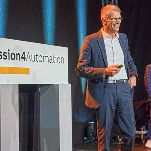 Florian Schneeberger, CEO von B&R, und Paolo Salvagno, Managing Director von B&R Schweiz, bei der Begrüssung der Gäste. (Bild: Pfeiffer Photodesign)