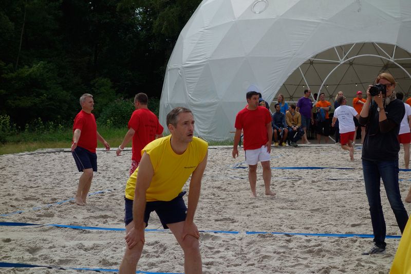 Louis Dreher, Fujitsu, scheint den Flugweg des Balls zu berechnen. (Bild: IT-BUSINESS)