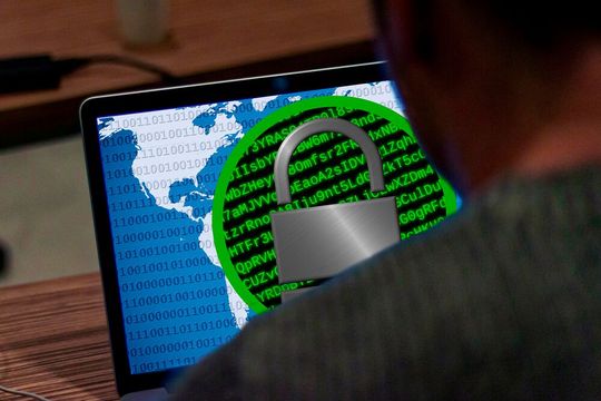 Mit Ransomware verschlüsseln Hacker Dateien auf den Rechnern ihrer Opfer. Mit Ransomware verschlüsseln Hacker Dateien auf den Rechnern ihrer Opfer.