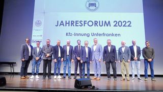 Nach zwei Jahren Corona-Zwangspause zeigte sich die Kfz-Innung Unterfranken sichtlich froh über die volle Halle.  (Bild: Zietz – »kfz-betrieb«)