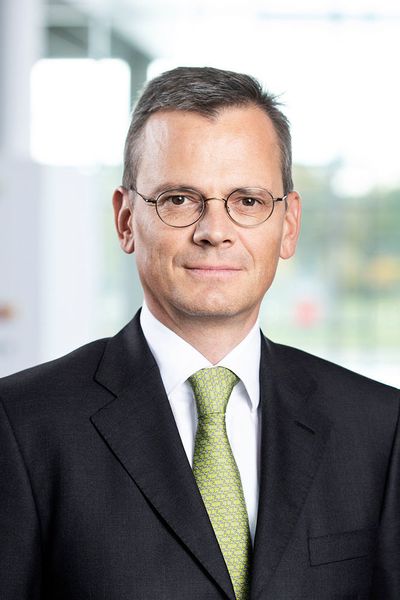 Dominik Asam, Finanzvorstand von Infineon Technologies, wechselt zum 1. April 2019 als Chief Financial Officer zu Airbus. Er wurde 2011 in den Vorstand von Infineon berufen.  (Infineon )