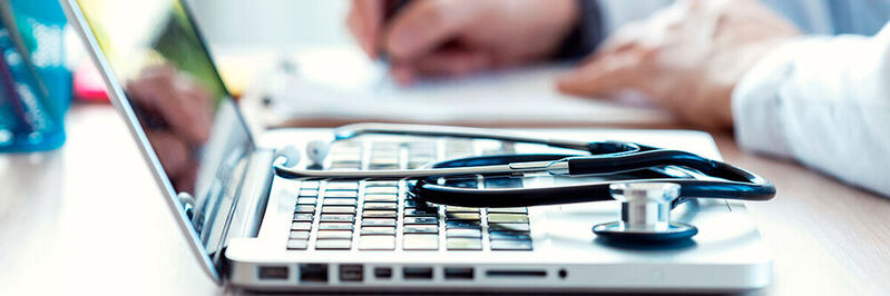 Bei digitalen Healthcare-Angeboten ist Aufklärungsarbeit und persönliche Betreuung nötig.