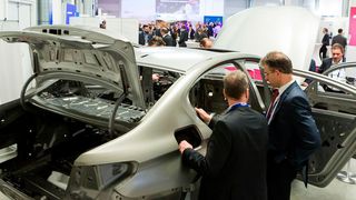 Die Marktstudie „Leichtbau als Innovationstreiber“ erläutert die Treiber für den automobilen Leichtbau – von den gesetzlichen Anforderungen und Ressourcenschonung über die Elektromobilität bis zur verbesserten Fahrdynamik. (Stefan Bausewein)