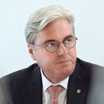 Titel, Name: Hariolf Kottmann  Geburtsjahr, -ort: 1955 in Göppingen  Funktion: CEO Firma: Clariant   (Copyright by Clariant)