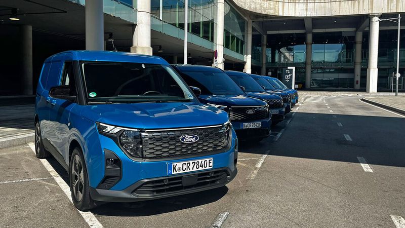 Der E-Transit Courier ist das neueste Mitglied der elektrischen Transit-Familie.(Bild:  Simon – VCG)