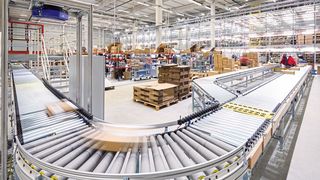 Der Grevener Logistikdienstleister Fiege will sein umfangreiches Service-Angebot sukzessive umstrukturieren, um auch kleinere Händler bedienen zu können. Mit Fiege Now ist der erste Schritt getan. Lesen Sie hier, was damit gemeint ist. (Bild: Fiege/Neuschäfer-Rubbe)