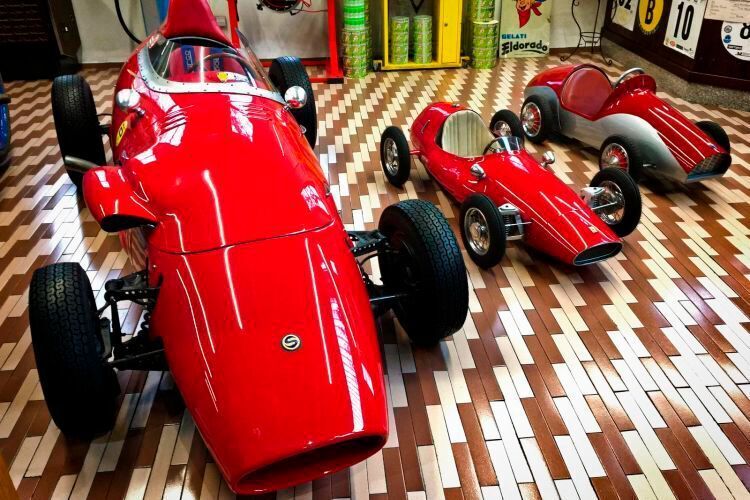 Mit einem solchen 250F wurde Juan Manuel Fangio 1957 Formel-1-Weltmeister.  (press-inform)