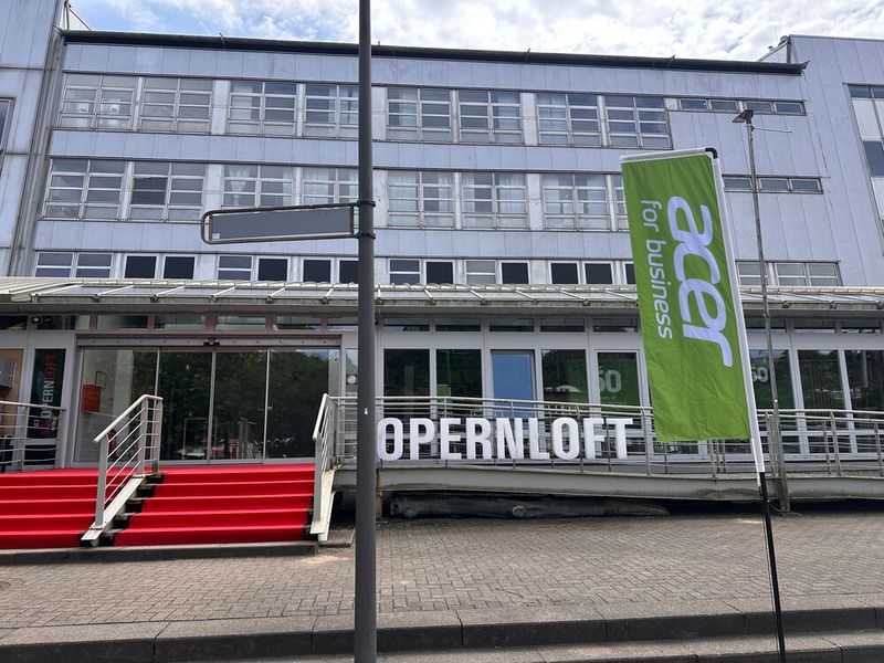 Im Opernloft im Alten Fährterminal in Altona findet das Partner Event statt. (Bild: Vogel IT-Medien)