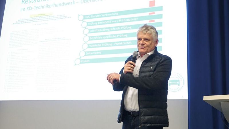 In seinem ersten Beitrag informierte ZDK-Mitarbeiter Joachim Syha über den aktuellen Stand der Dinge in Sachen Restaurator des Handwerks. In seinem weiteren Beitrag ging es um das Thema Wissensmanagement im Old- und Youngtimer-Betrieb. (Bild: Dominsky –  »kfz-betrieb«)