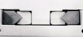 Es gibt verschiedene Möglichkeiten, die Lagerung in eine Schlittenführung zu integrieren. Eine davon sind Schienenführungen. Für Gleitführungen werden MV-Schienen verwendet.  (Ero-Führungen)