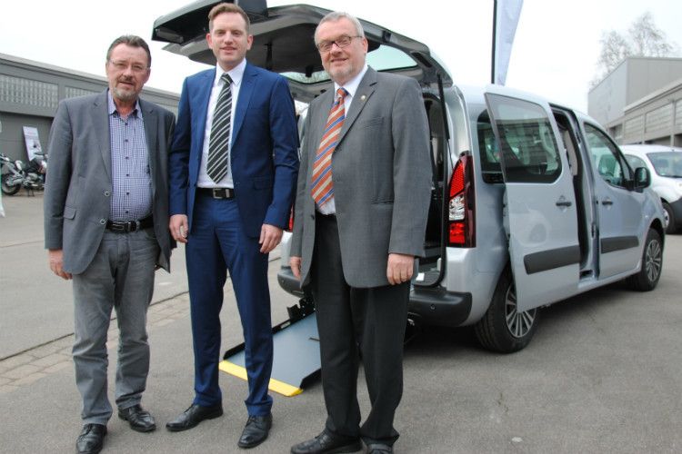 Führungsteam: (v.li.) Bernd Bleker (geschäftsführender Gesellschafter der Bleker-Gruppe), Christian Voßkamp (Geschäftsführer Activa Automobil-Service) und Hermann Bleker (geschäftsführender Gesellschafter der Bleker-Gruppe). (Foto: Baeuchle)