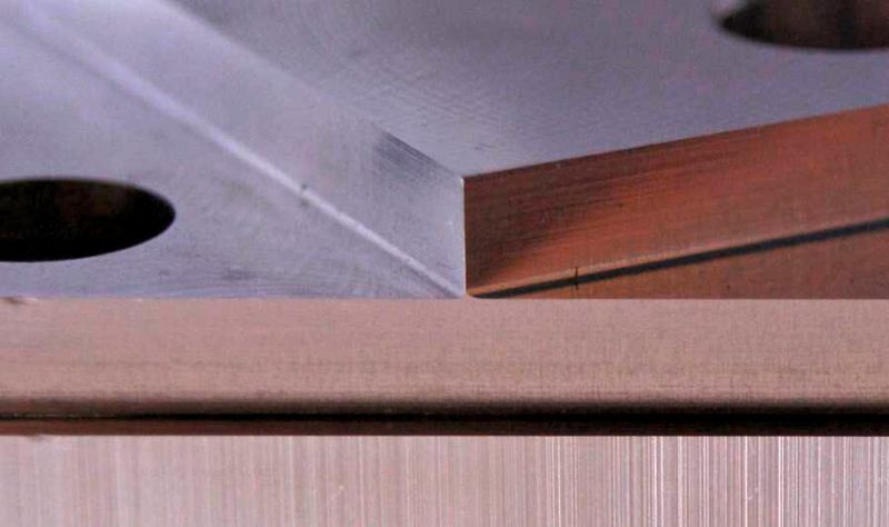 Bild 2: Erstes Werkstück eines Versuchs, der noch nicht von thermisch bedingten Verlagerungen der Maschinenstruktur beeinflusst ist. (Bild: RWTH Aachen)