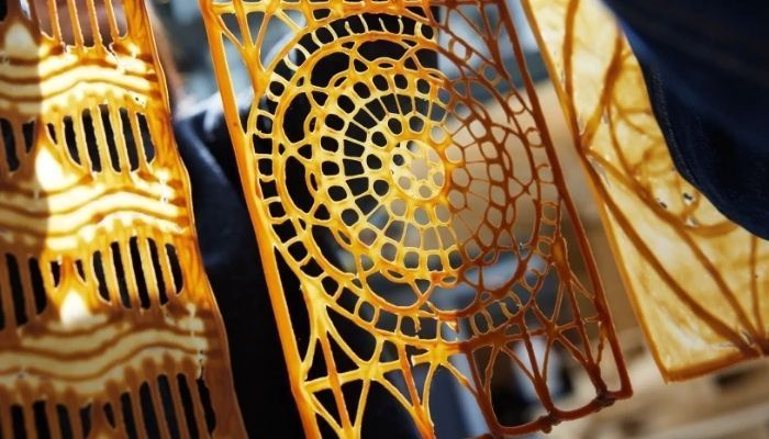 Baker's yeast, cellulose fibers, alginate, glycerin, and water are mixed into a type of hydrogel – a gel-like material processed in 3D printing. (Source: Chalmers University of Technology)