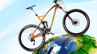 Auf der Eurobike 2017 wird das Igus Bike – ein speziell angefertigtes Carbon-Fahrrad mit 25 Iglidur-Gleitlagern – vorgestellt. (Igus)